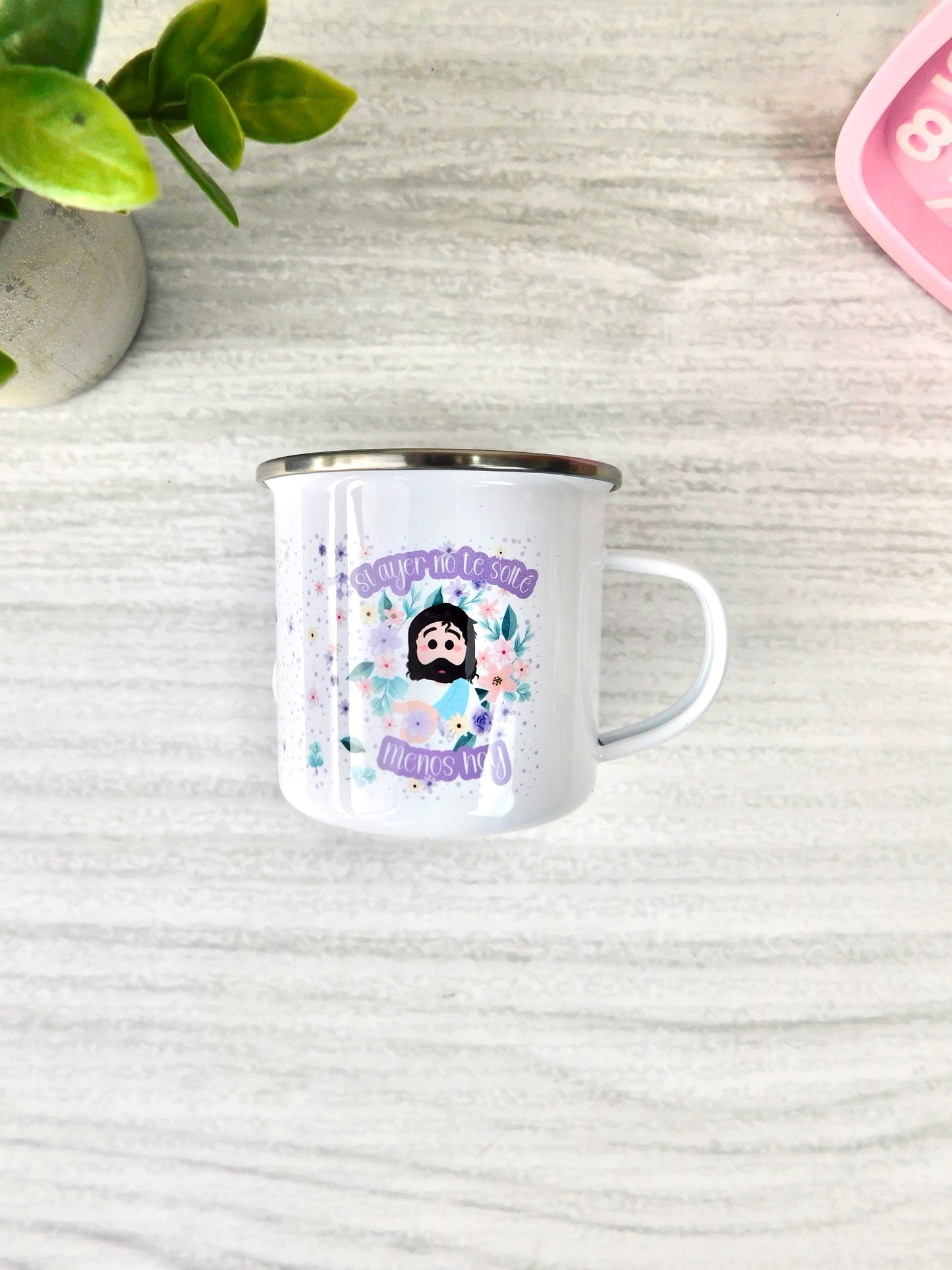 Mug vintage en peltre esmaltado – “Si ayer no te solté, menos hoy”