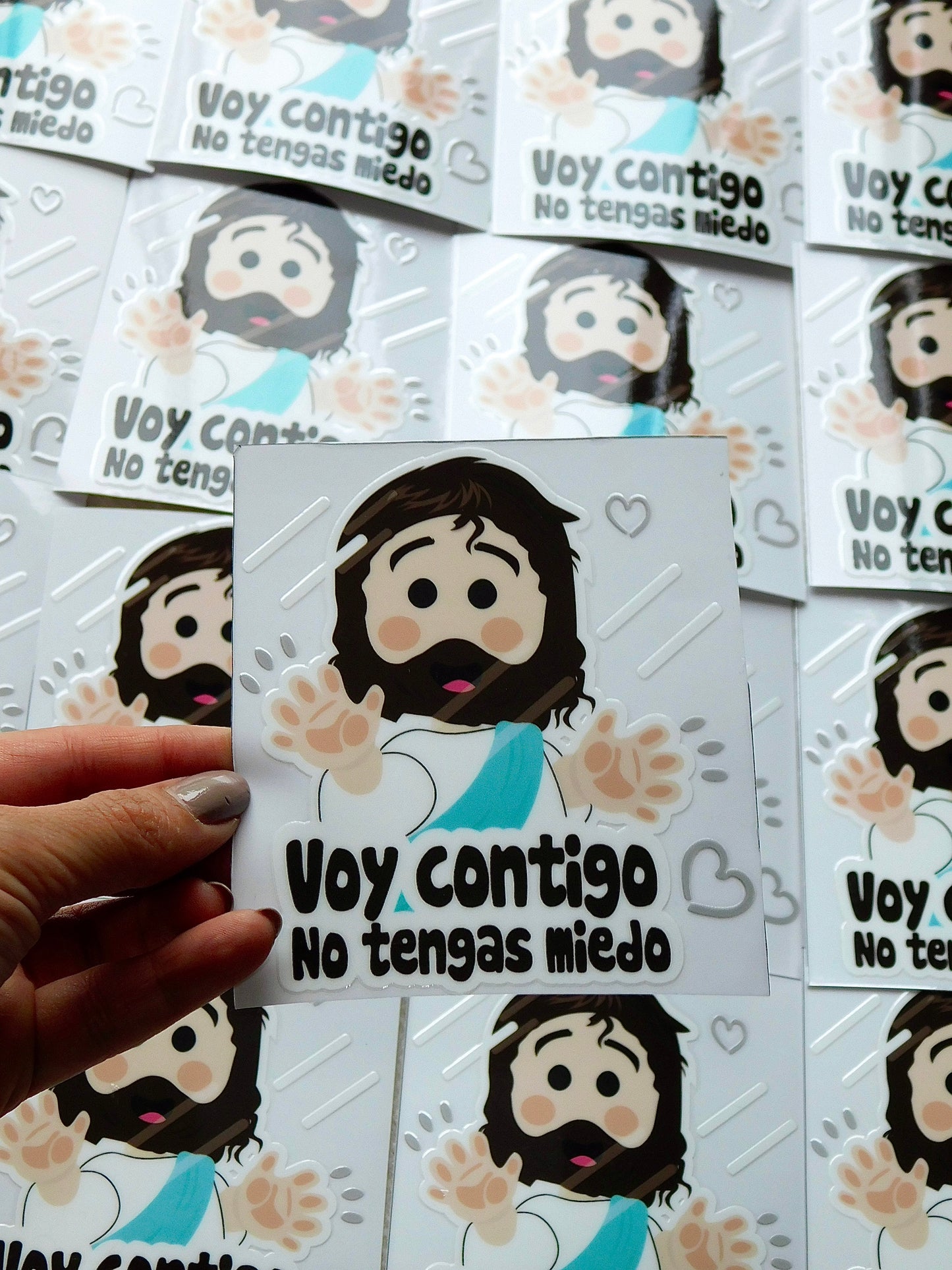 D- Adhesivo “Voy contigo. No tengas miedo”