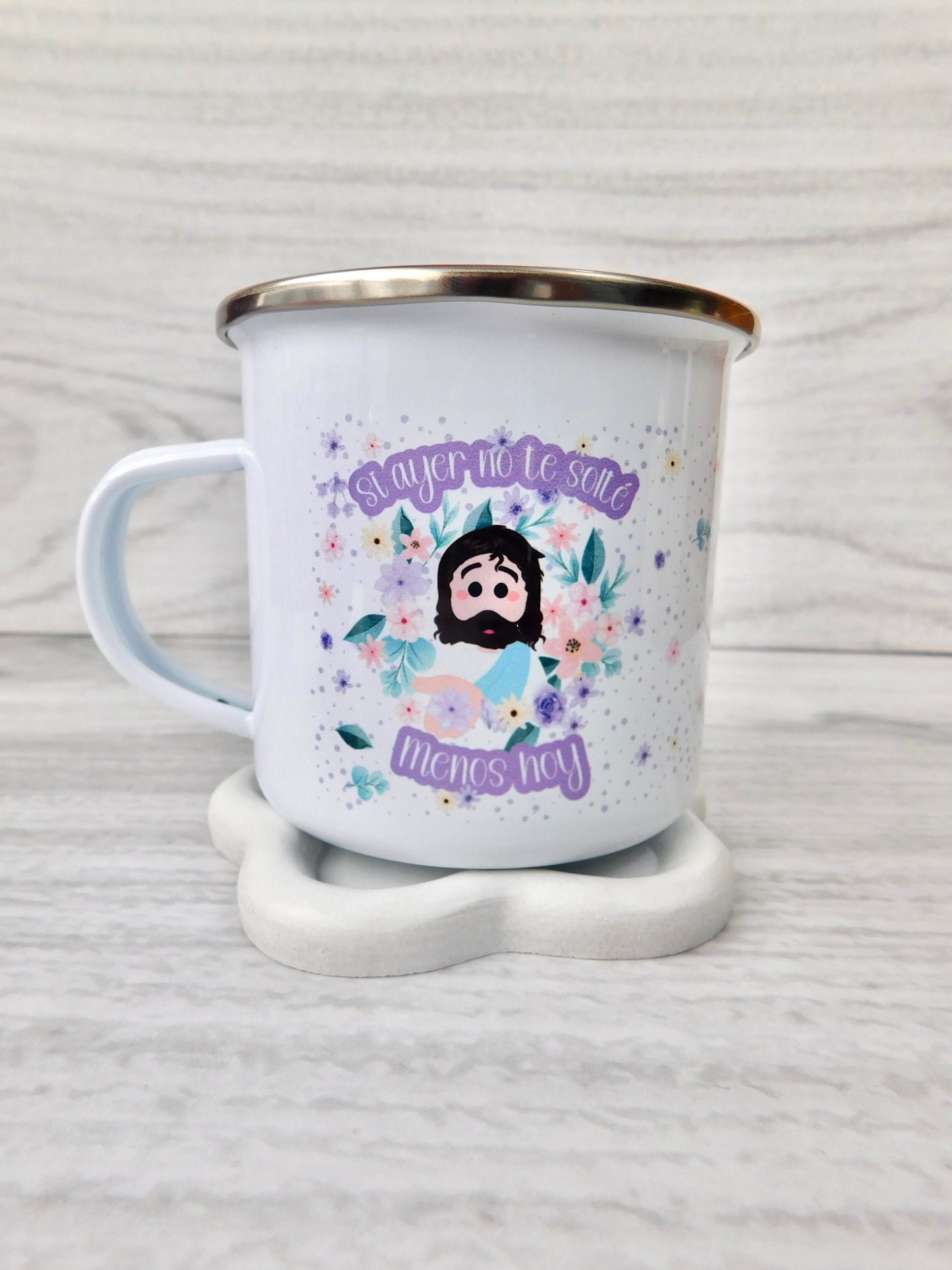 Mug vintage en peltre esmaltado – “Si ayer no te solté, menos hoy”