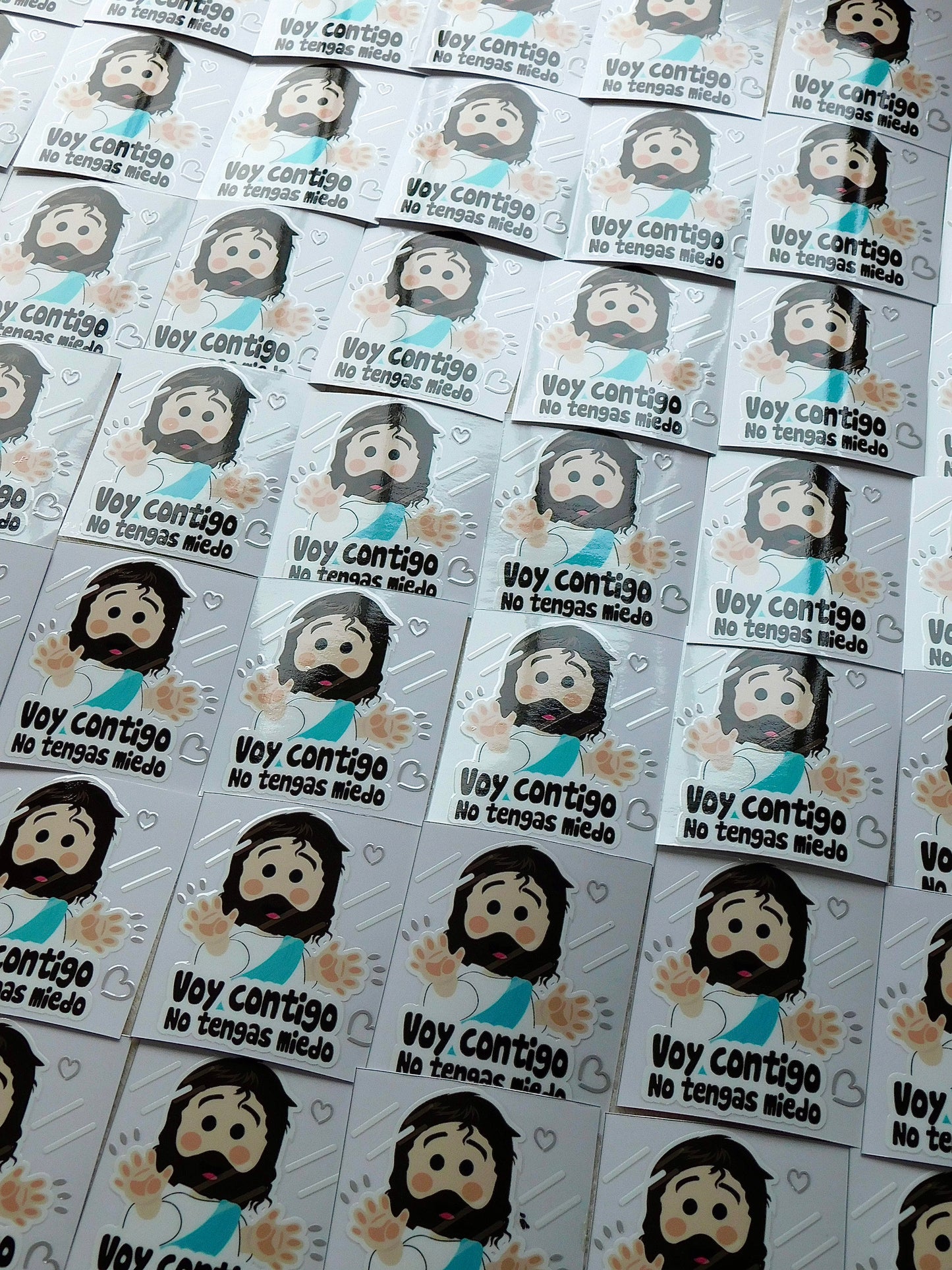 D- Adhesivo “Voy contigo. No tengas miedo”