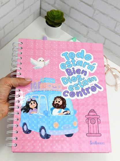 Cuaderno 5 materias – “Todo estará bien, Dios está en control” (rosa)