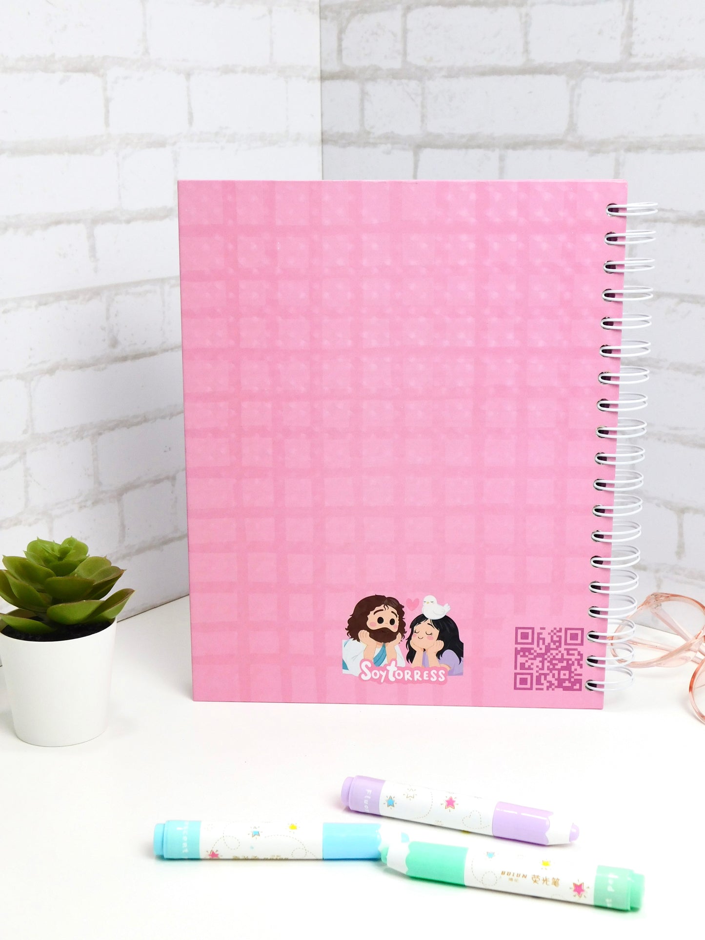 Cuaderno 5 materias – “Todo estará bien, Dios está en control” (rosa)
