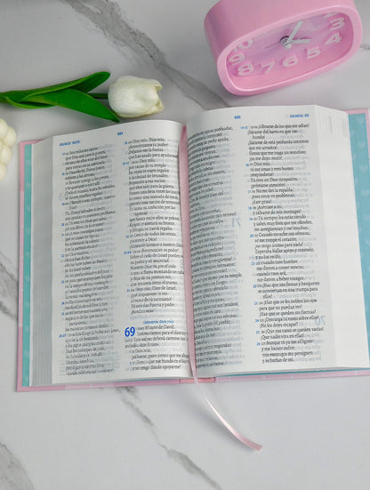 Biblia rosa Soytorress – TLA con diseño exclusivo para mujeres